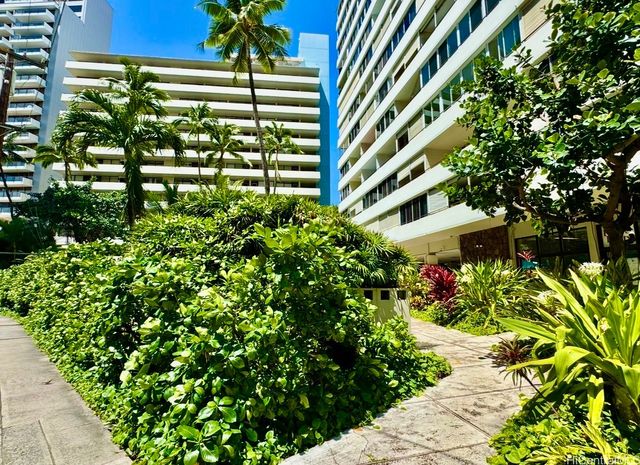 425 Ena Road 302B, Honolulu, HI 96815