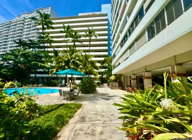 425 Ena Road 302B, Honolulu, HI 96815