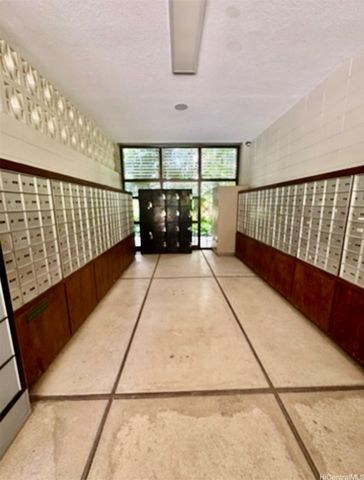 425 Ena Road 302B, Honolulu, HI 96815