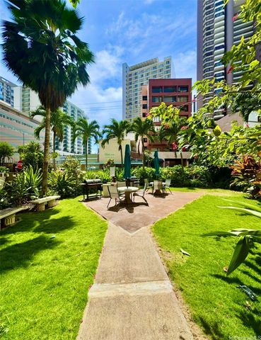 425 Ena Road 302B, Honolulu, HI 96815