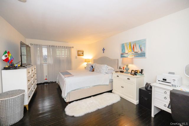 94 Kings Drive, Riverhead, NY 11901