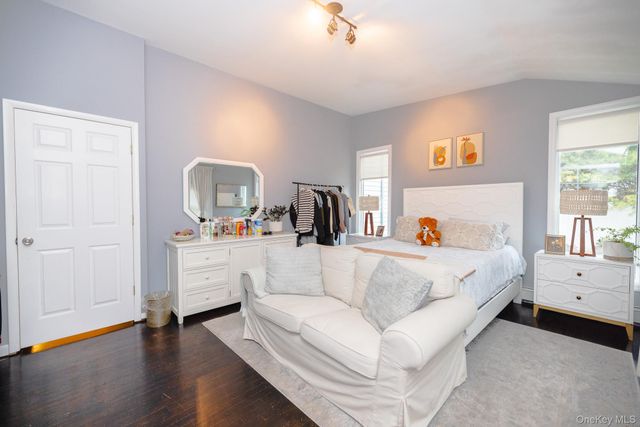 94 Kings Drive, Riverhead, NY 11901