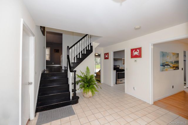 94 Kings Drive, Riverhead, NY 11901