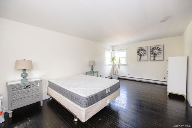 94 Kings Drive, Riverhead, NY 11901