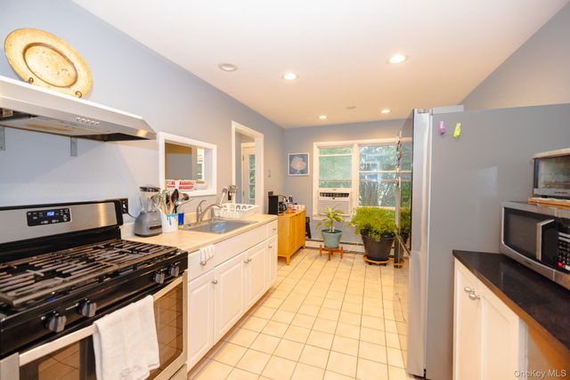 94 Kings Drive, Riverhead, NY 11901