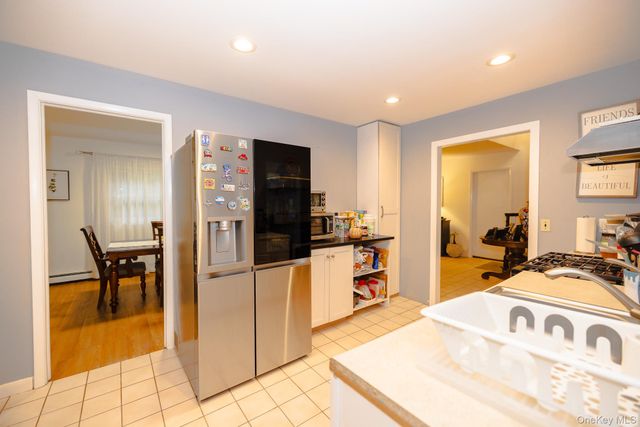 94 Kings Drive, Riverhead, NY 11901