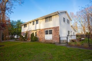 94 Kings Drive, Riverhead, NY 11901