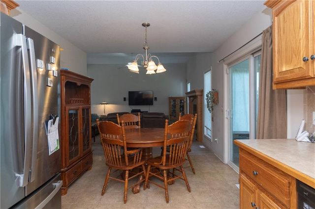 1902 NE Lake Drive, Smithville, MO 64089