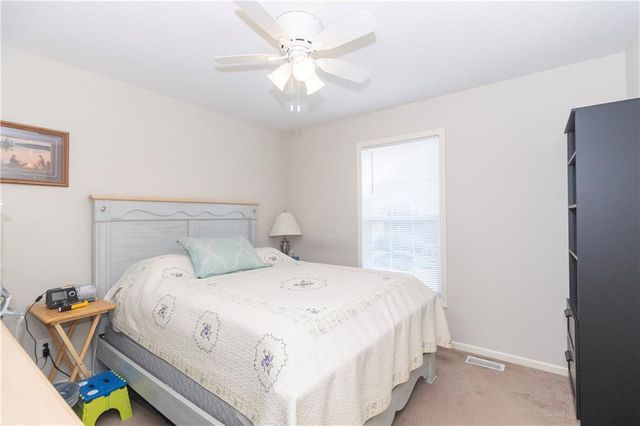 1902 NE Lake Drive, Smithville, MO 64089