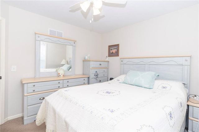 1902 NE Lake Drive, Smithville, MO 64089