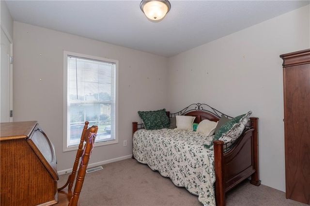 1902 NE Lake Drive, Smithville, MO 64089