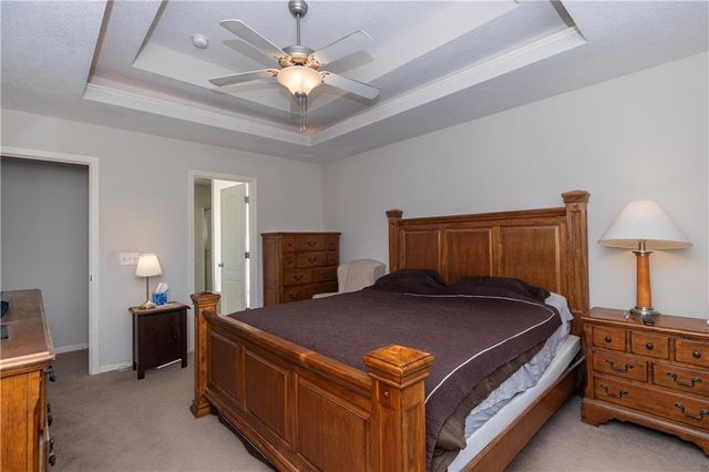 1902 NE Lake Drive, Smithville, MO 64089