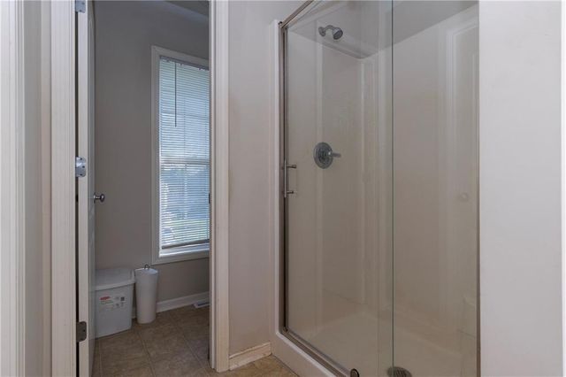 1902 NE Lake Drive, Smithville, MO 64089