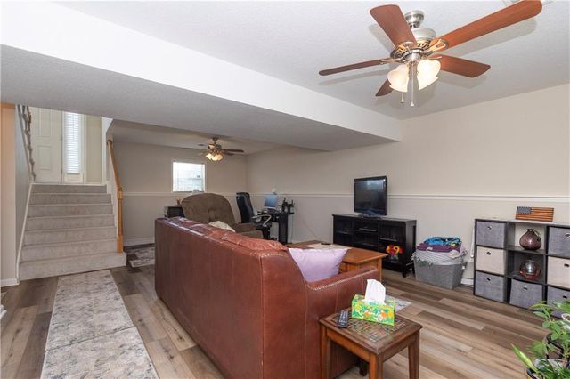 1902 NE Lake Drive, Smithville, MO 64089