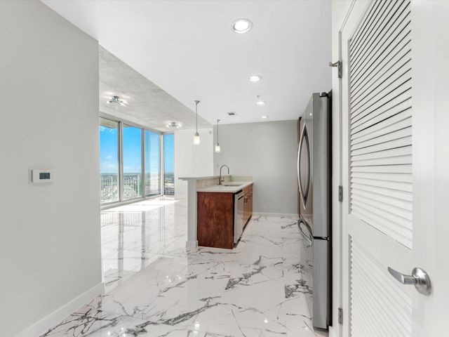 5925 Almeda Road 11702, Houston, TX 77004