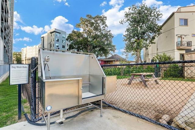 5925 Almeda Road 11702, Houston, TX 77004