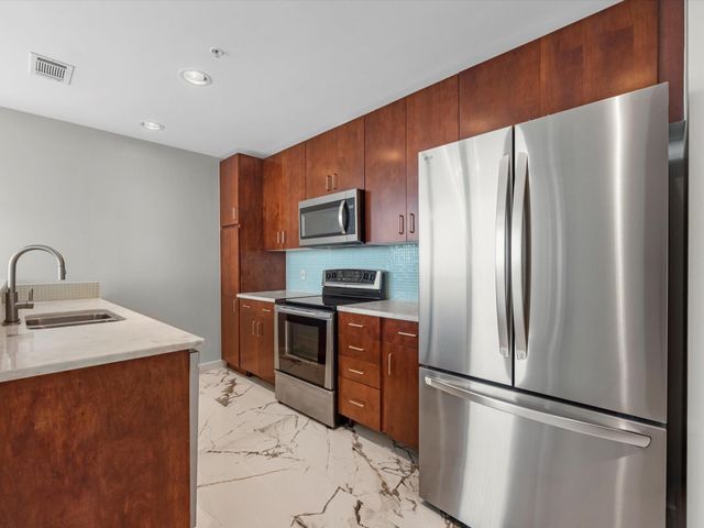 5925 Almeda Road 11702, Houston, TX 77004