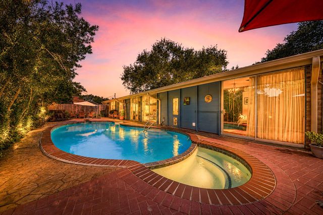 5327 Valkeith Drive, Houston, TX 77096