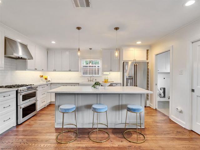 907 Aurora Street, Houston, TX 77009