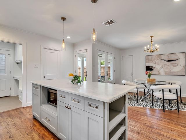 907 Aurora Street, Houston, TX 77009