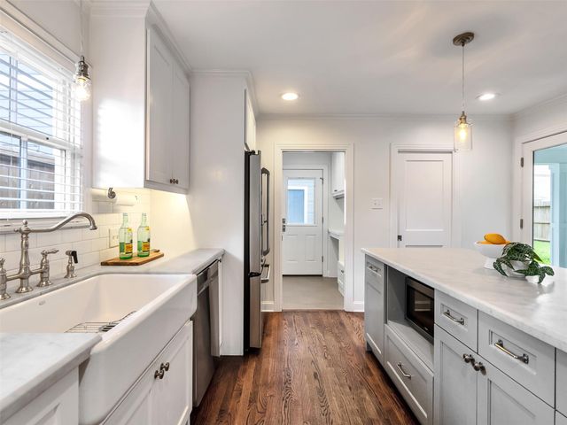 907 Aurora Street, Houston, TX 77009