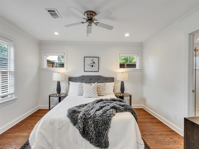 907 Aurora Street, Houston, TX 77009