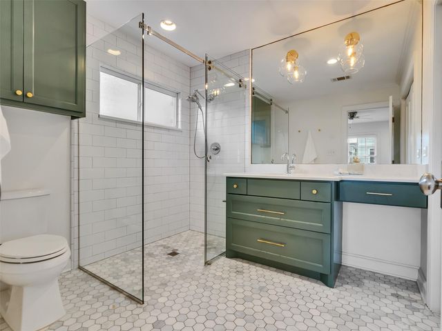 907 Aurora Street, Houston, TX 77009