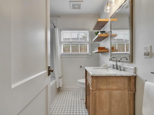 907 Aurora Street, Houston, TX 77009