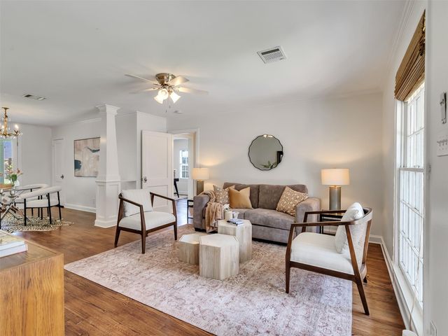 907 Aurora Street, Houston, TX 77009