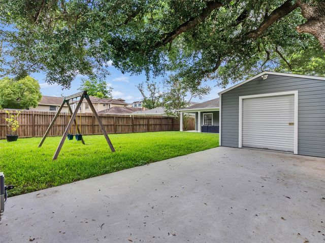 907 Aurora Street, Houston, TX 77009