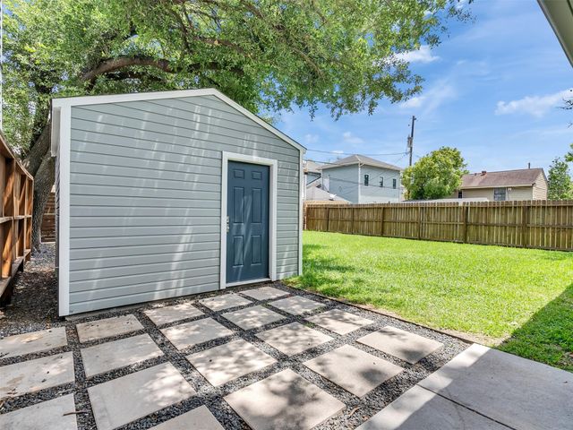 907 Aurora Street, Houston, TX 77009