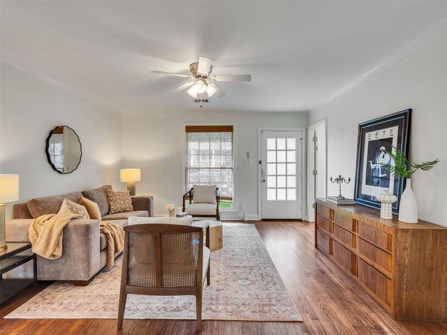 907 Aurora Street, Houston, TX 77009