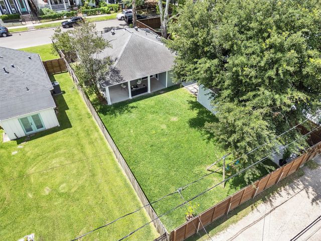 907 Aurora Street, Houston, TX 77009