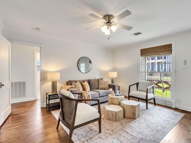 907 Aurora Street, Houston, TX 77009