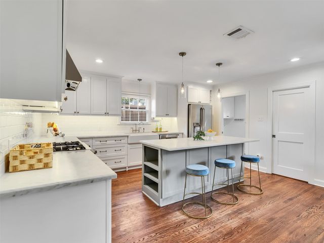 907 Aurora Street, Houston, TX 77009