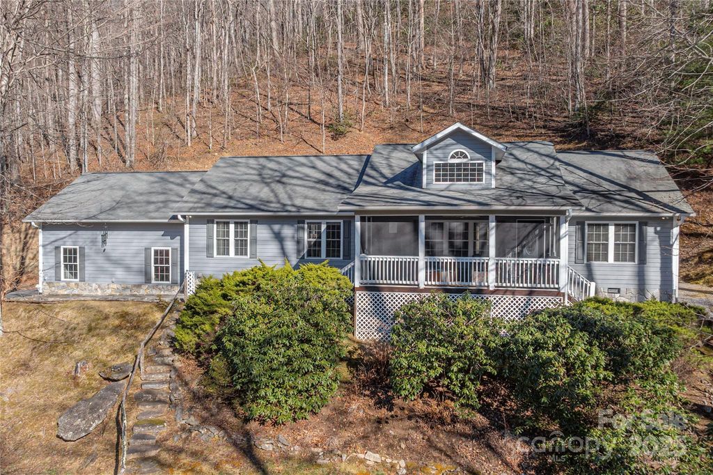 220 George Sutton Road, Waynesville, NC 28785