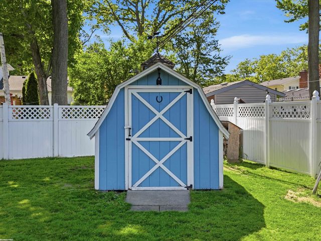 2929 18th Avenue, Port Huron, MI 48060