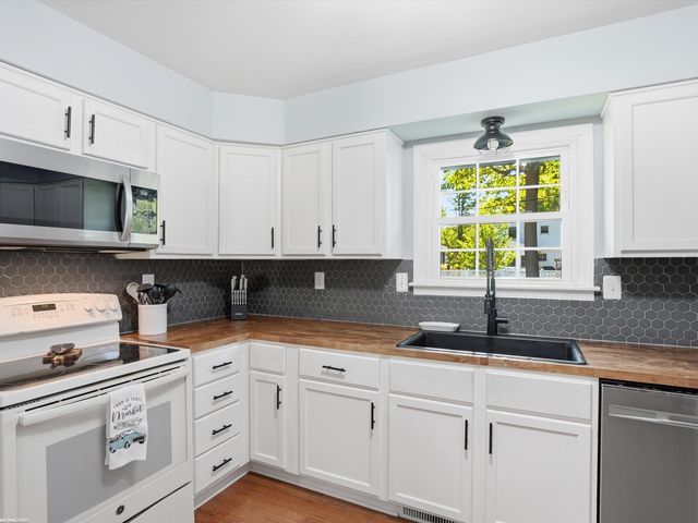 2929 18th Avenue, Port Huron, MI 48060