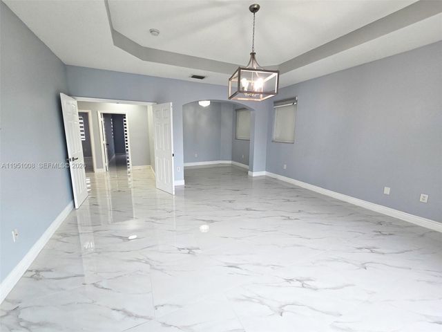 15281 SW 26th Ter, Miami, FL 33185