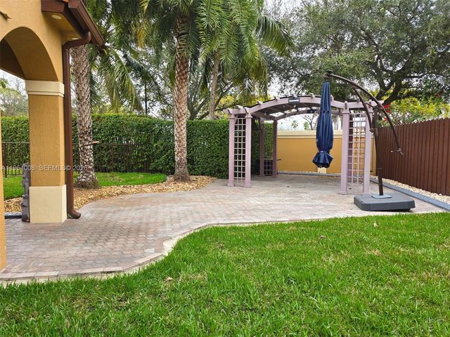 15281 SW 26th Ter, Miami, FL 33185