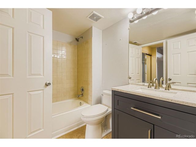 2575 S Syracuse Way M306, Denver, CO 80231