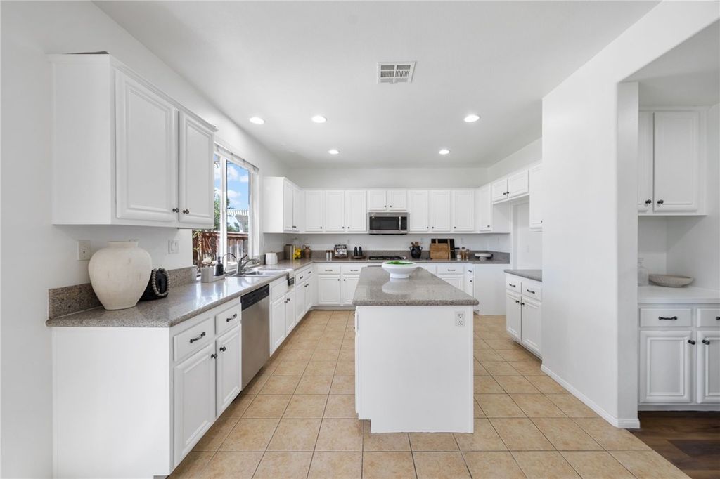 Image 23 of property listing at 45211 Tioga Street, Temecula, CA 92592