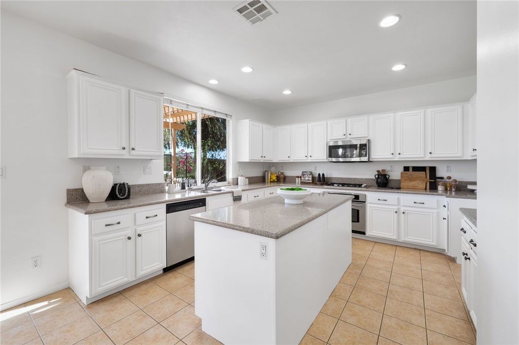 Image 26 of property listing at 45211 Tioga Street, Temecula, CA 92592