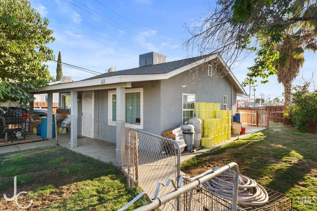 613 Belmont Avenue, Bakersfield, CA 93308