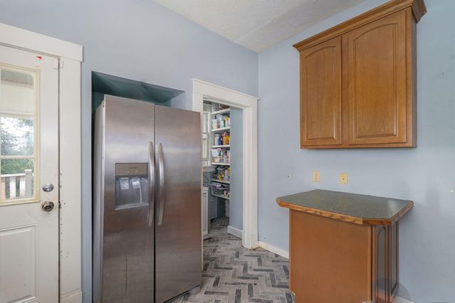817 W Walnut Street, Springfield, MO 65806