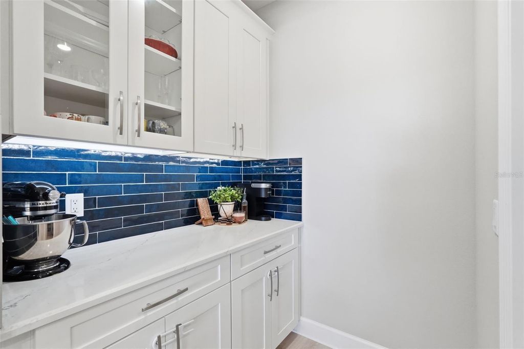 Image 11 of property listing at 16520 STAR GRASS CIRCLE, Bradenton, FL 34211