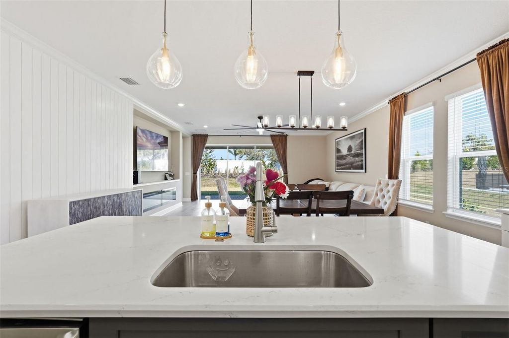 Image 14 of property listing at 16520 STAR GRASS CIRCLE, Bradenton, FL 34211