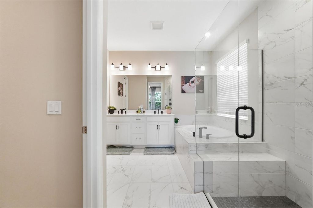 Image 22 of property listing at 16520 STAR GRASS CIRCLE, Bradenton, FL 34211