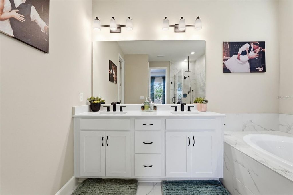 Image 24 of property listing at 16520 STAR GRASS CIRCLE, Bradenton, FL 34211