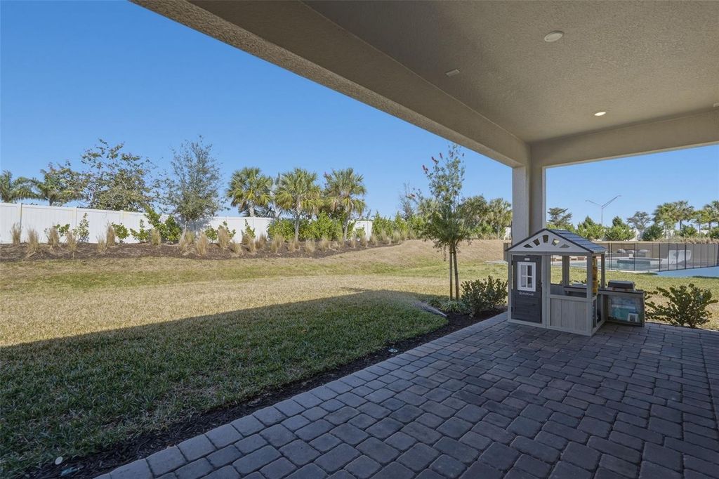 Image 40 of property listing at 16520 STAR GRASS CIRCLE, Bradenton, FL 34211